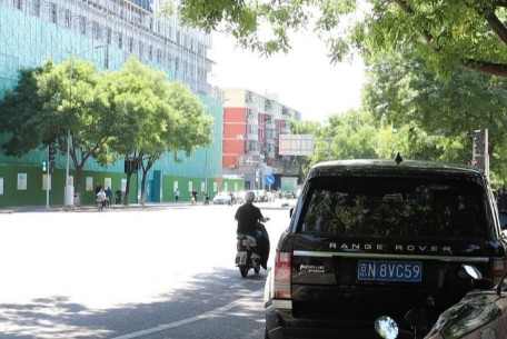 南橫西街 - 位于北京市西城區(qū)牛街地區(qū)的東南側